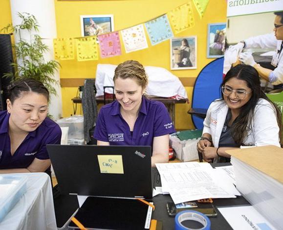 Carly Ranson with PharmD students at a Medicare Part D Outreach Clinic